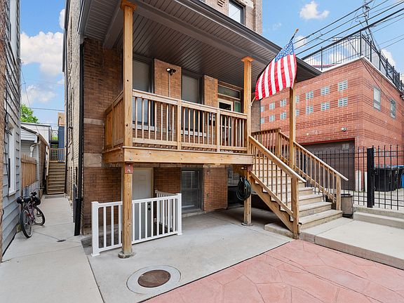 3rd image of 2147 W Dickens Ave #1