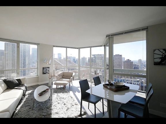 5th image of 40 E Delaware Pl