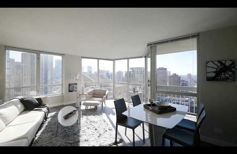 40 E Delaware Pl — Photo 5