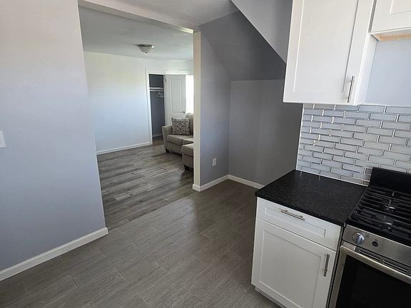 3rd image of 2028 Hobart Ave #3