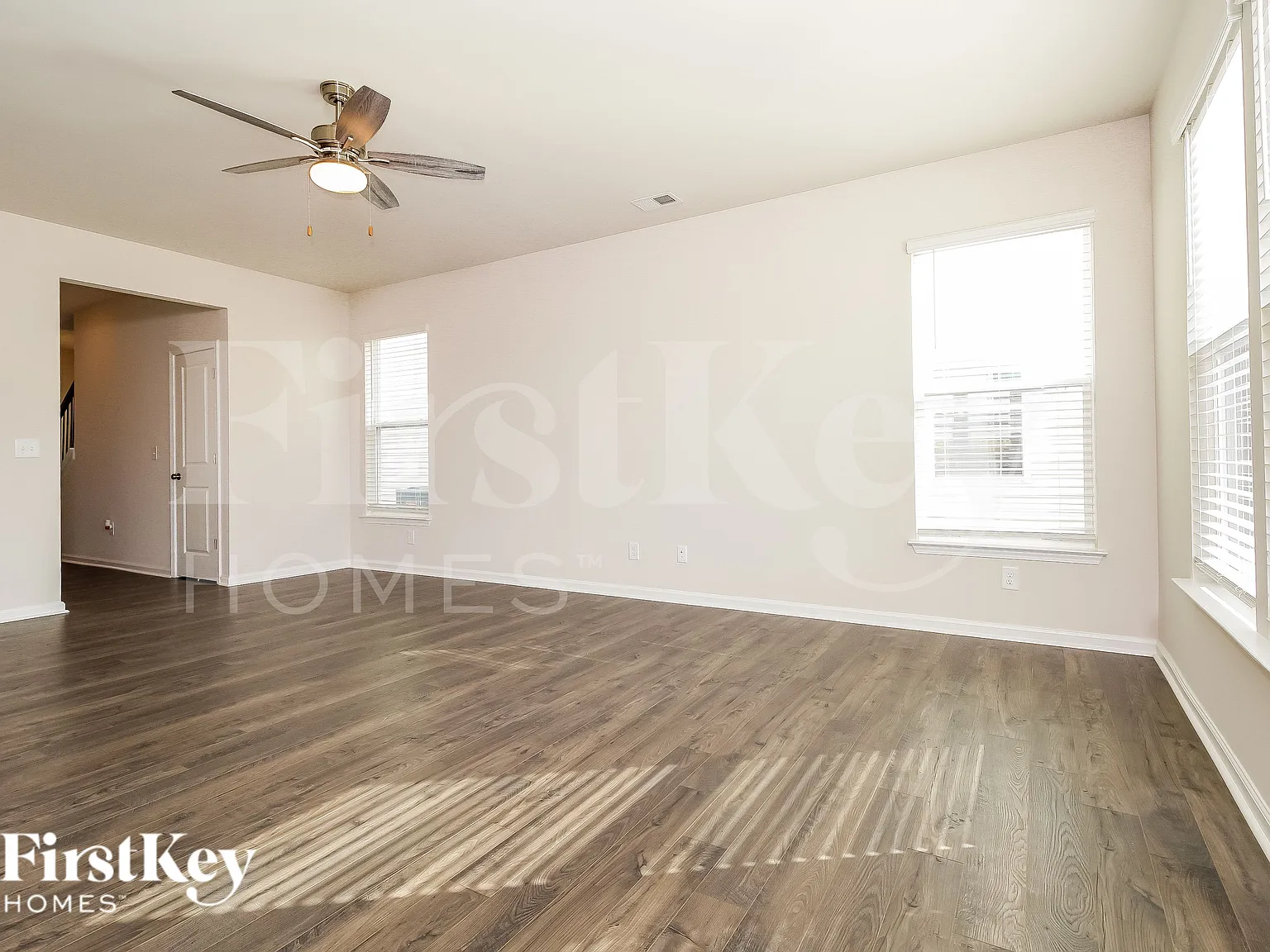 3 bed, 2.5 bath, 2250 sqft, $1,990 — Photo 2