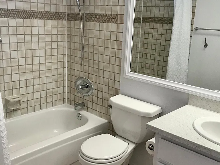 UPSTAIRS BATHROOM