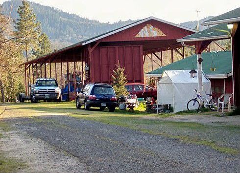 Guest house, car repair stalls, car paint room