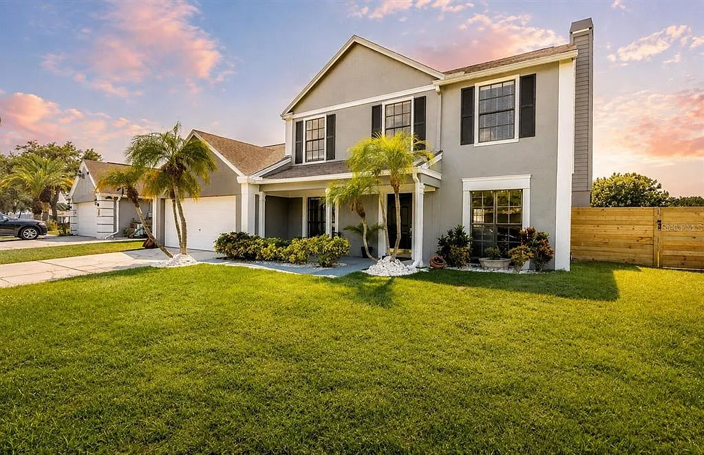 4 bed, 2.5 bath, 1950 sqft, $3,190 — Photo 2