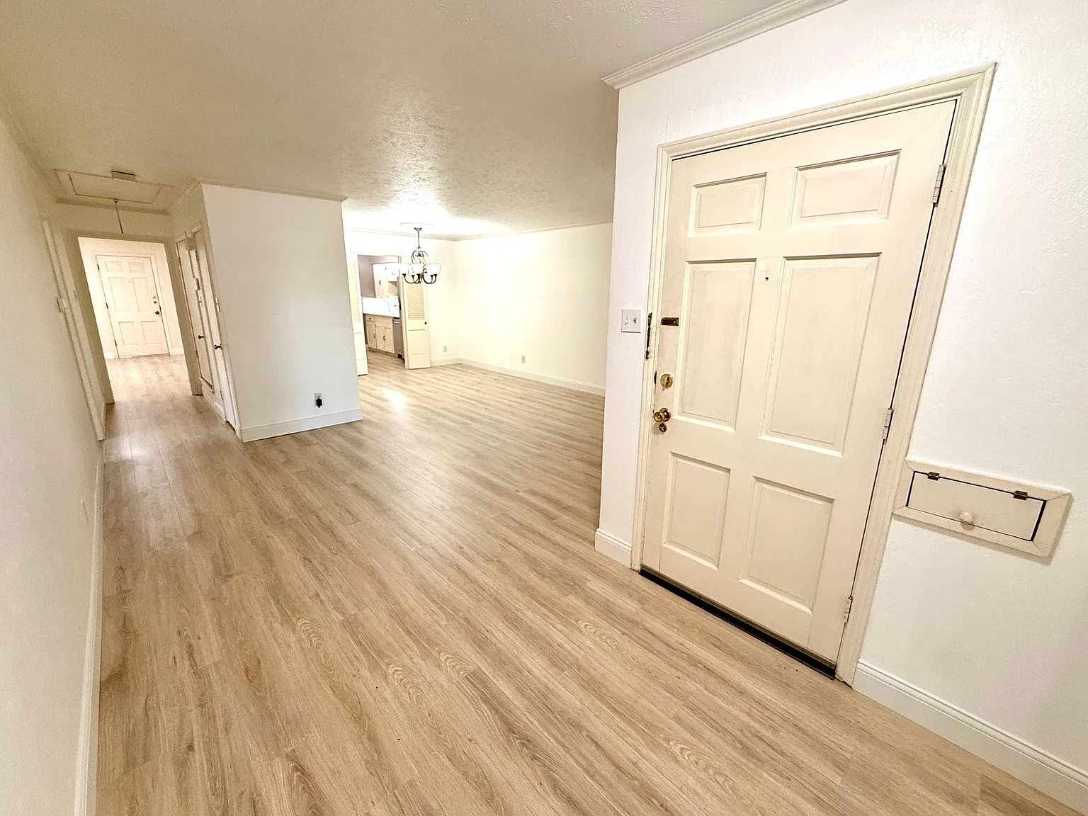 3 bed, 2.0 bath, 1688 sqft, $3,200 — Photo 3