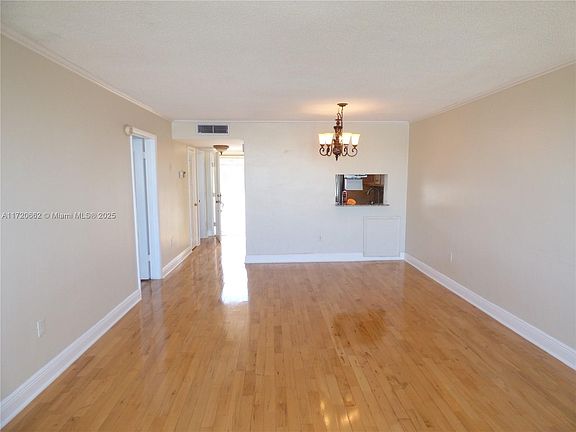 4th image of 1551 NE Miami Gardens Dr APT 233