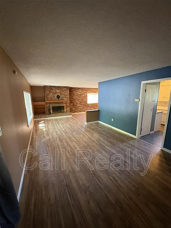 3 bed, 2.0 bath, 1232 sqft, $1,995 — Photo 2