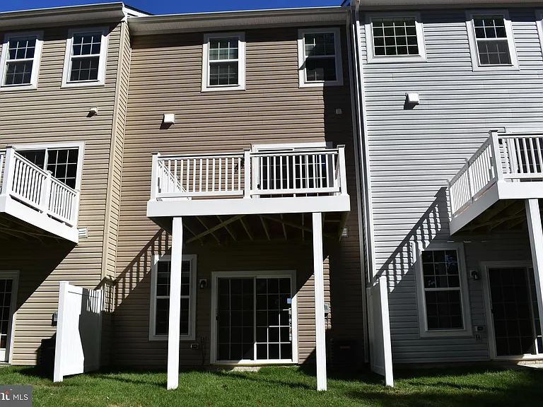 9421 Adelaide Ln — Photo 29