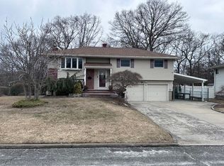 31 Craig Rd FLOOR 1, Islip Terrace, NY 11752