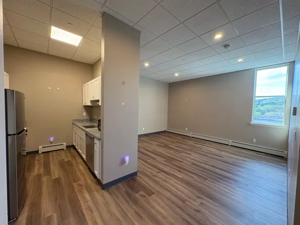 100 Church St #3B, Naugatuck, CT 06770
