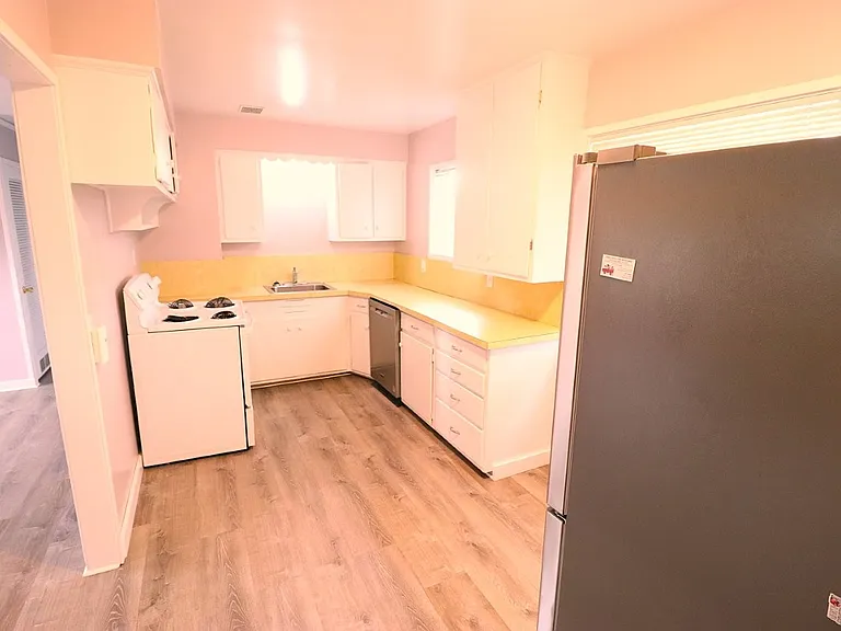 1690 Wilson St — Photo 8