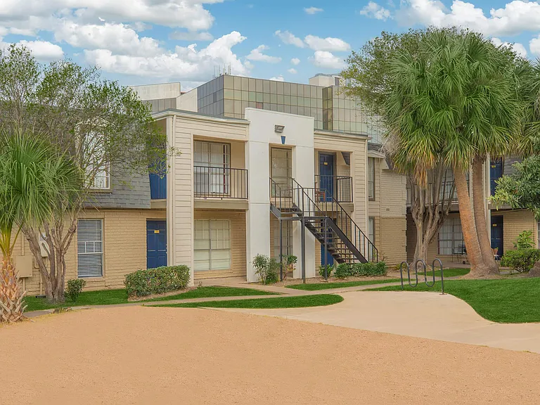 Galleria Flats Apartments — Photo 29