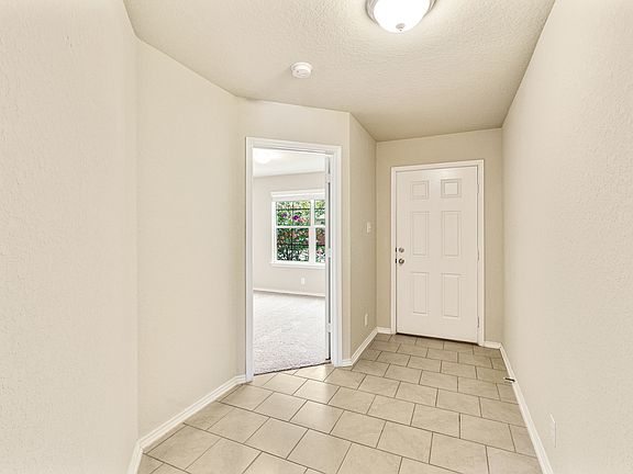 Entry/Foyer