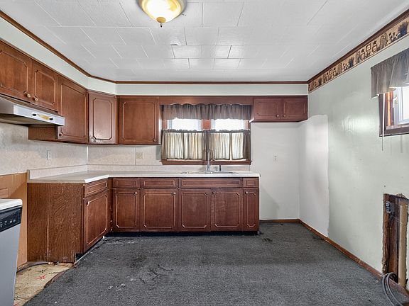 4th image of 2172 Union St