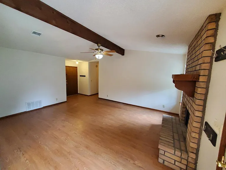 1108 W Durham St S — Photo 14