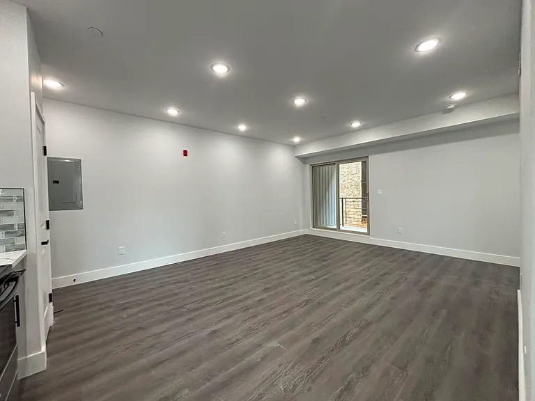 675 N 41st St #6 — Photo 3