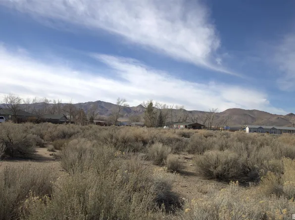 7 Calico Hills Ln, Yerington, NV 89447