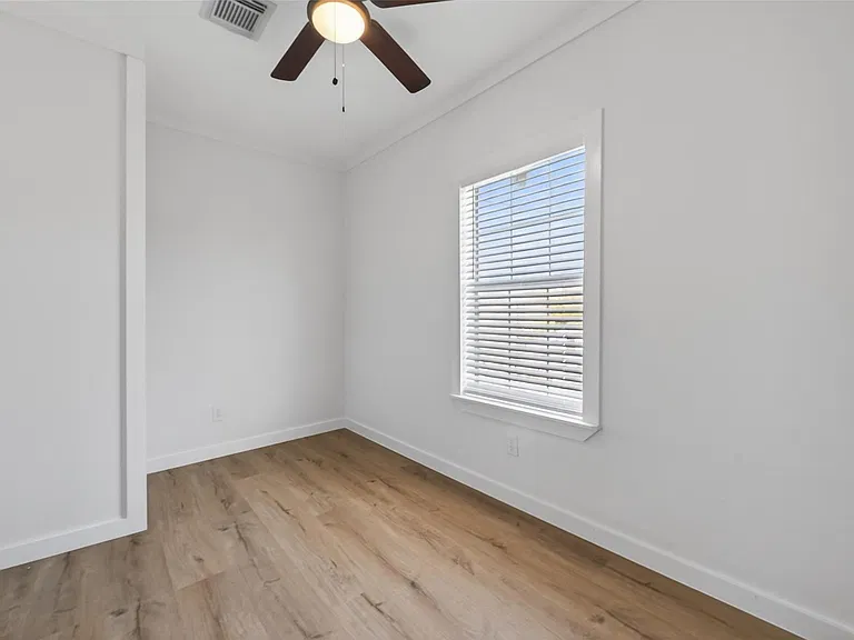 2202 Hutchins St #D — Photo 23
