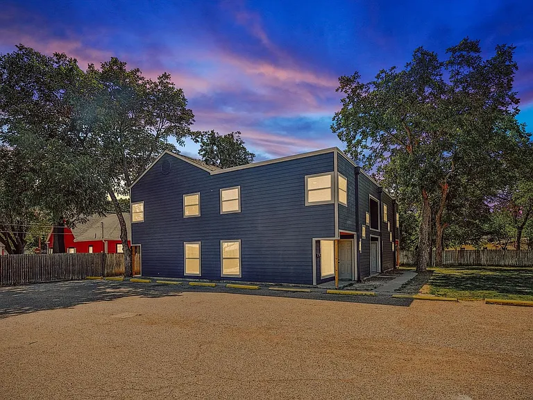 805 W Chambers St #C — Photo 11