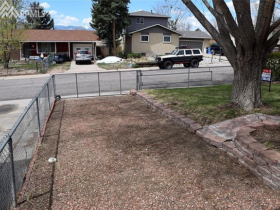 Workshop/Detached garage and hot tub gazebo