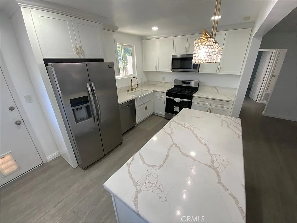 4 bed, 1302 sqft, $3,300 — Photo 1