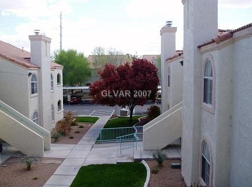 view of courtyard