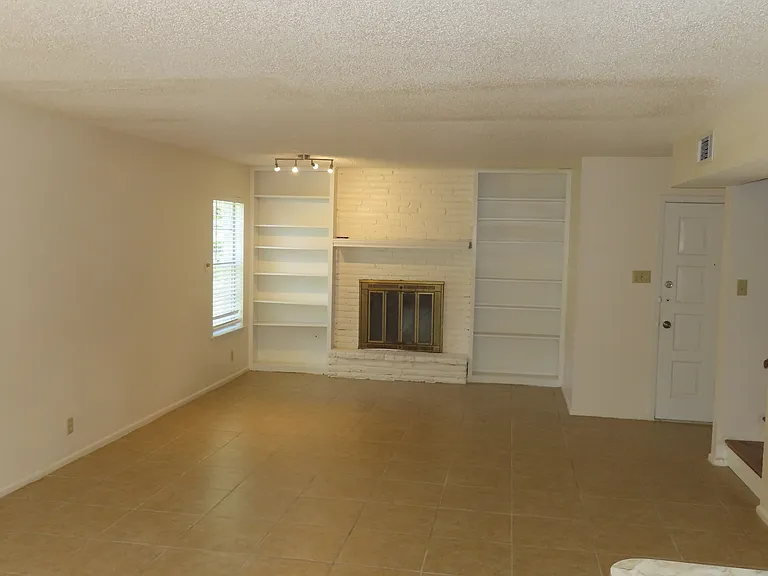 4004 Mount Laurel Dr — Photo 6