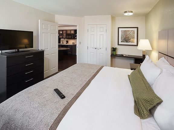One bedroom Queen Suite bedroom