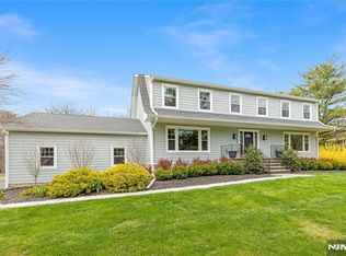 68 Burnwood Ln, Upper Saddle River, NJ 07458