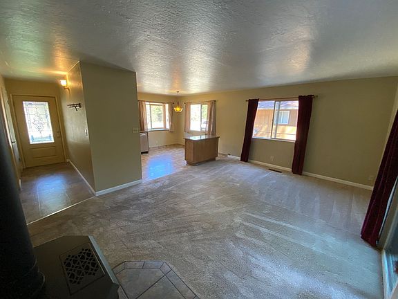 3rd image of 1655 Bakersfield St