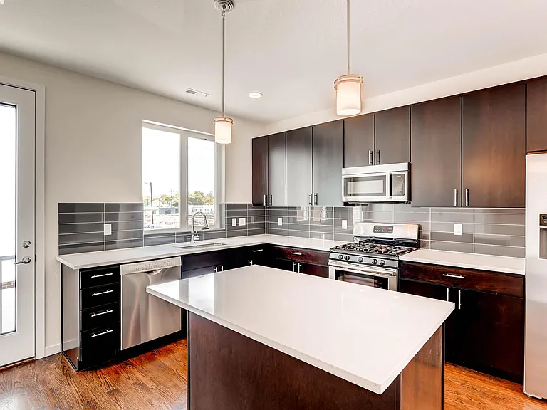3415 Larimer St #101 — Photo 10