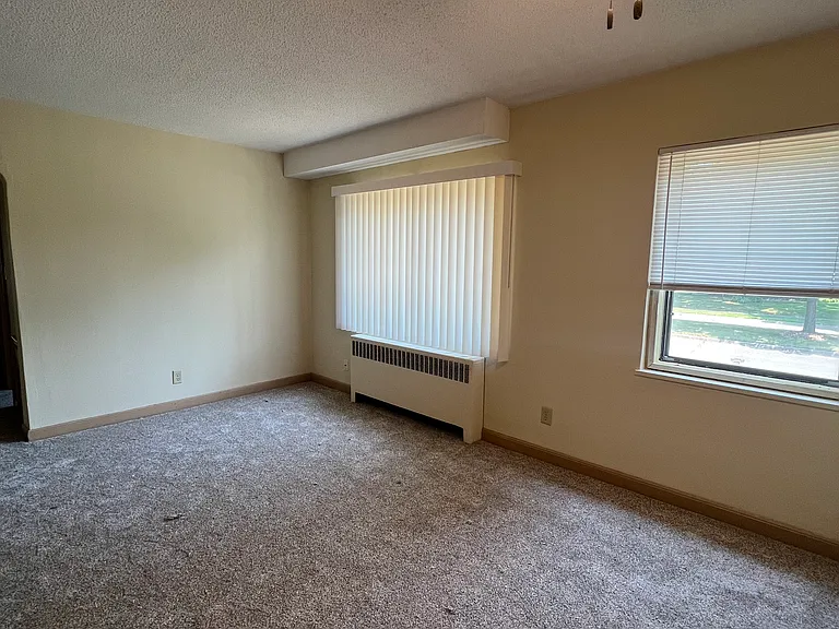 905 Kilian Blvd SE — Photo 8