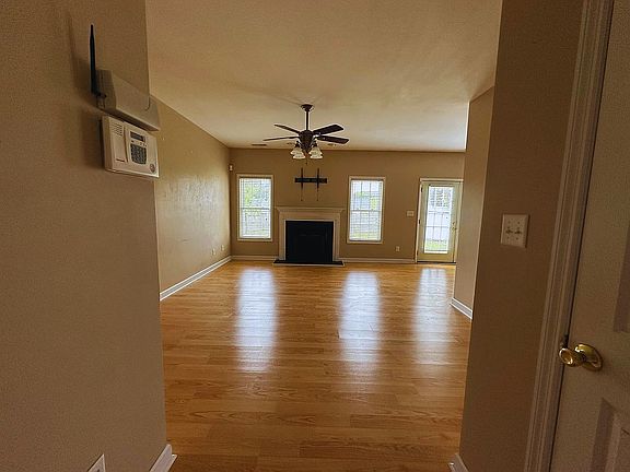 4th image of 3505 Hillcrest Dr