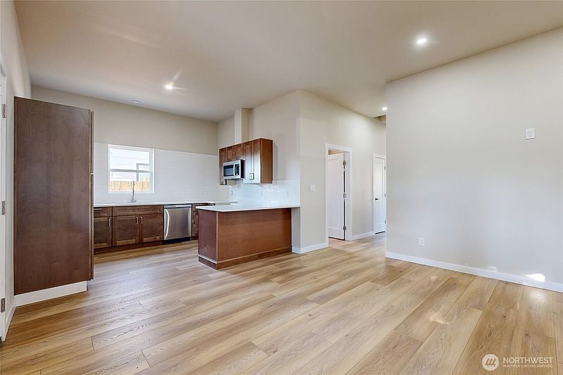 2nd image of 1211 Chestnut Street