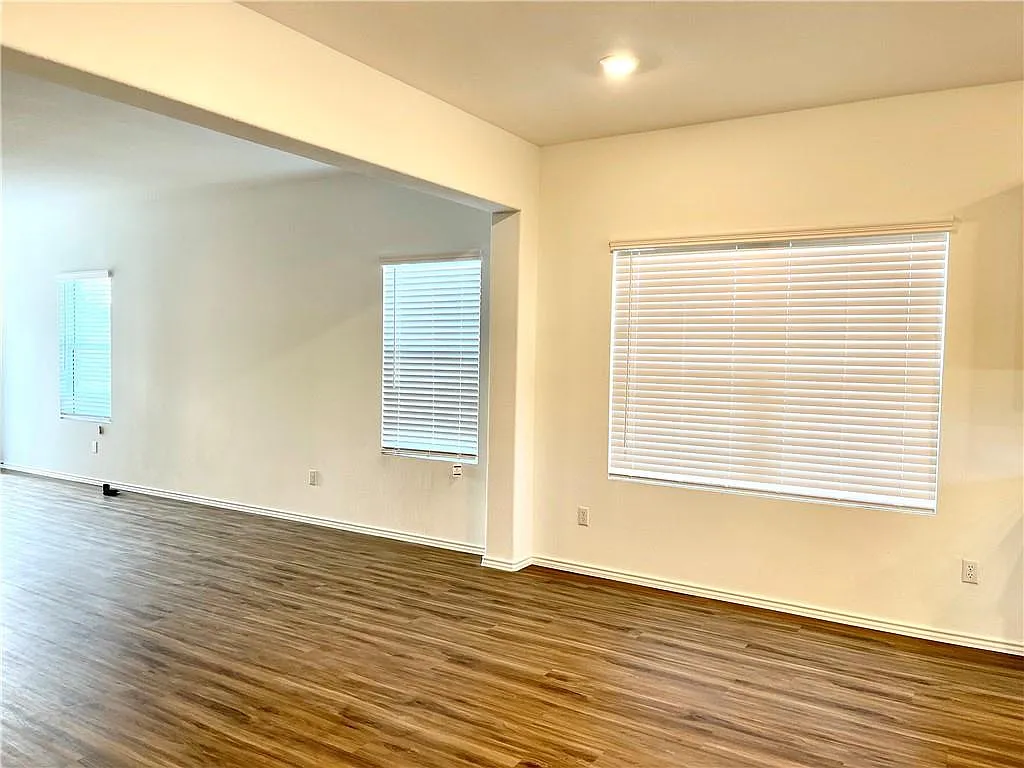 4 bed, 2.0 bath, 1815 sqft, $2,495 — Photo 3