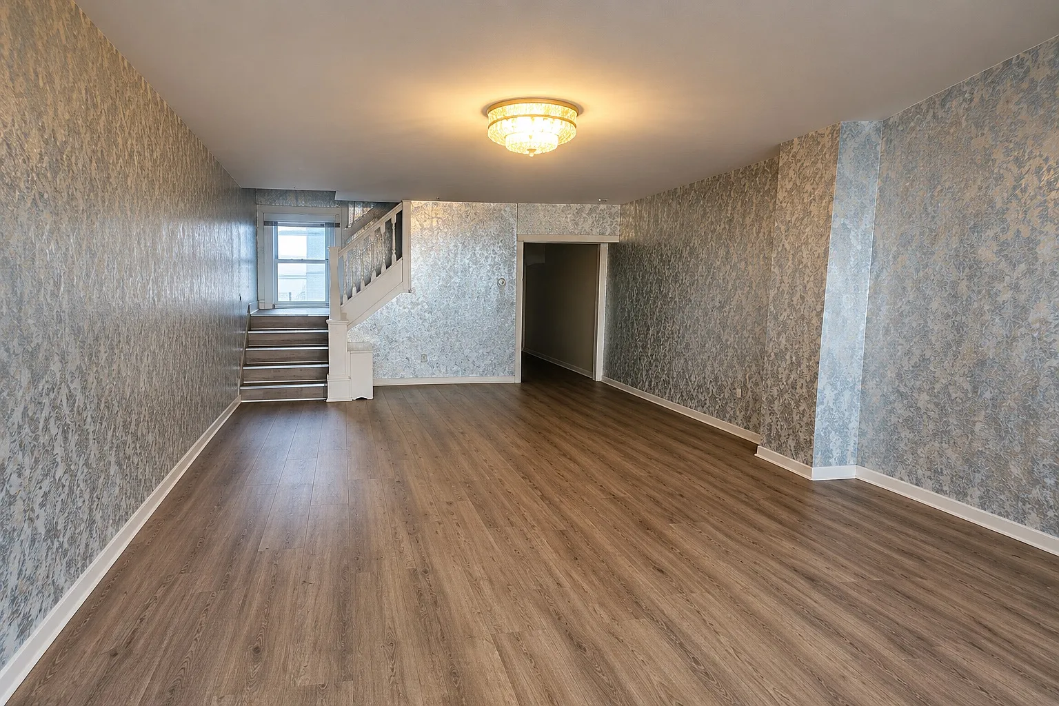 428 W Cedar St — Photo 2