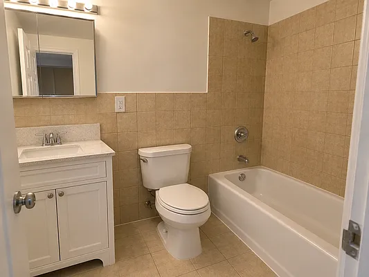 Bathroom, photo 1