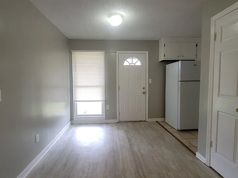 1502 Barrington Rd NW #B — Photo 5