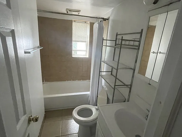 2312 Mercer St — Photo 7