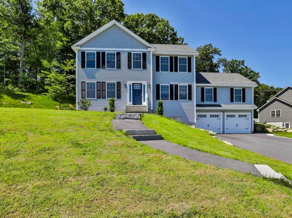 38 Marigold Way, Hooksett, NH 03106