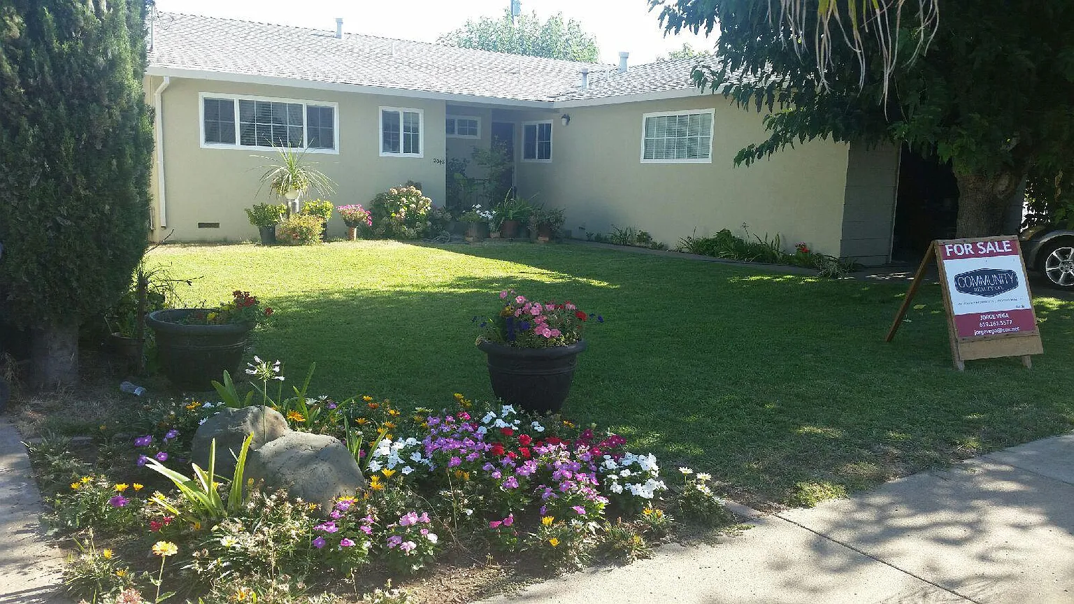 2048 Fir St photo 1