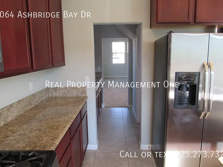 1064 Ashbridge Bay Dr — Photo 9