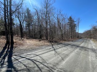 30 Leonhardt Rd, Becket, MA 01223