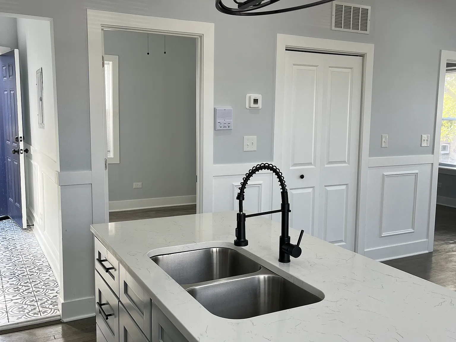 2 bed, 1000 sqft, $1,700 — Photo 2