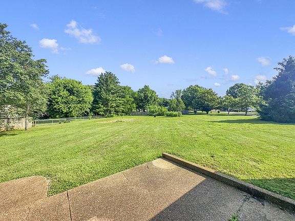 3rd image of 836 Avery Valley Dr