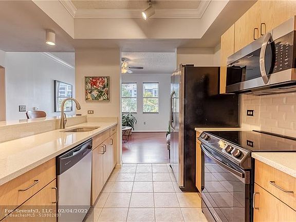 5th image of 533 NE 3rd Ave APT 249