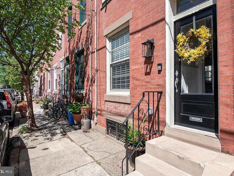 623 Miller St — Photo 2