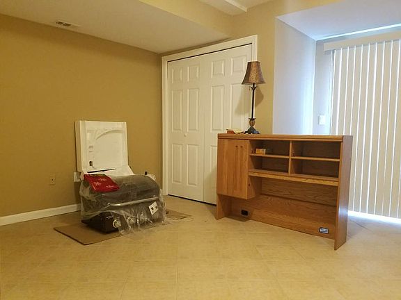 4th image of 25 Michelle Ln