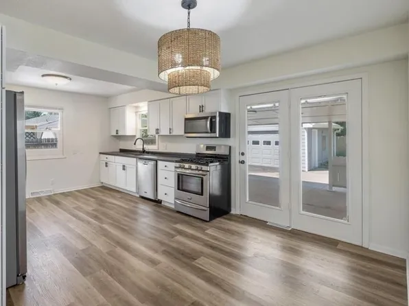 3410 E 32nd St, Des Moines, IA 50317