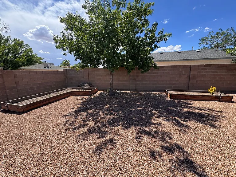 9701 Tapatio Dr NW — Photo 28